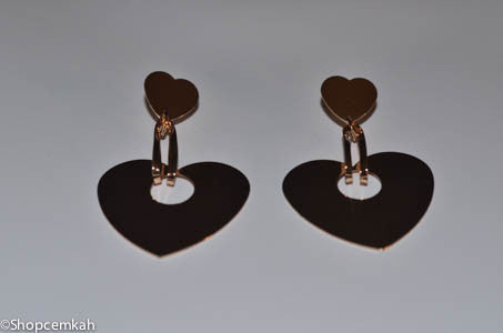Lightweight heart shaped earring