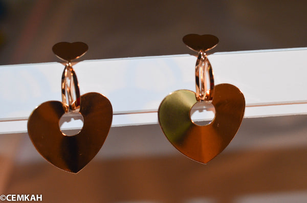 Lightweight heart shaped earring