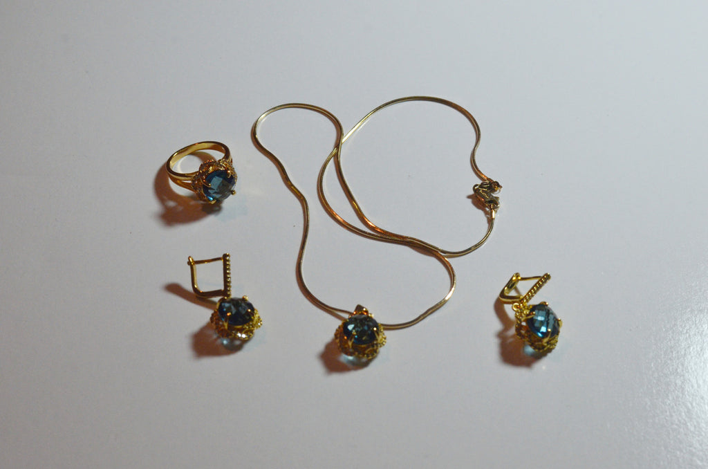 light green Necklace Set