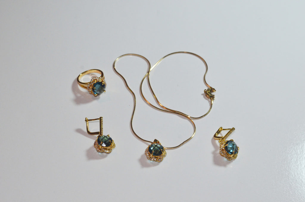 light green Necklace Set