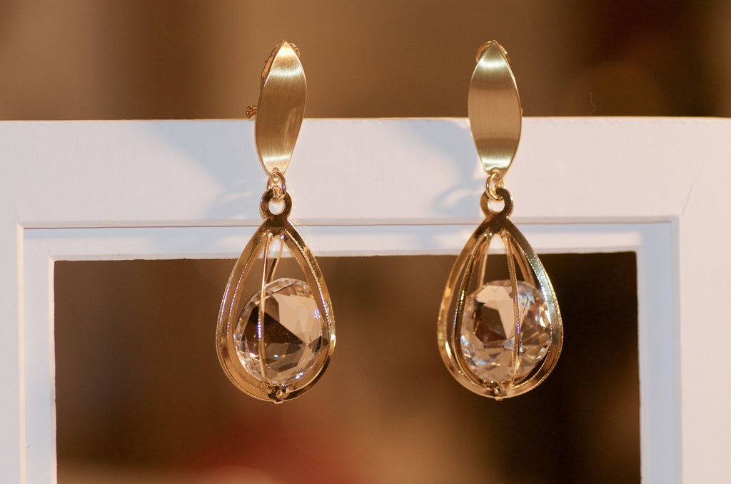 Large crytal drop earring