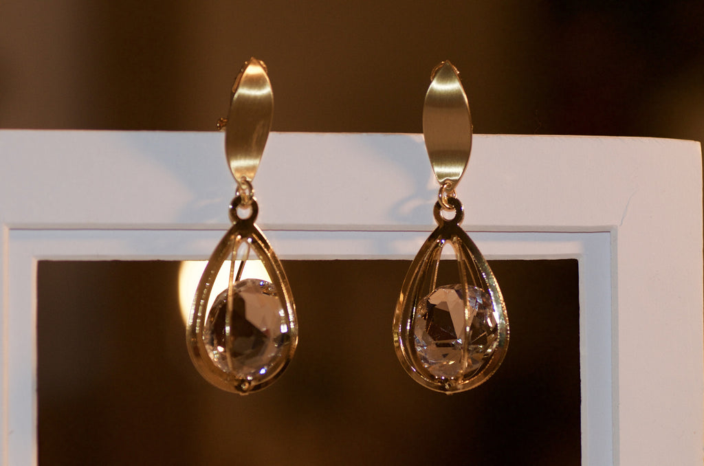Large crytal drop earring