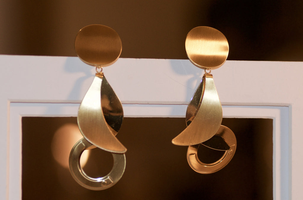 Gold drop earring