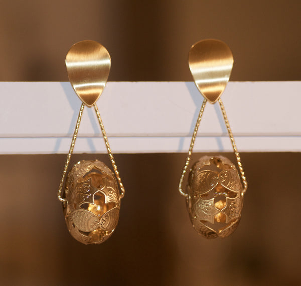 Gold basket drop earring