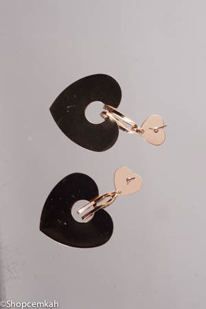 Lightweight heart shaped earring