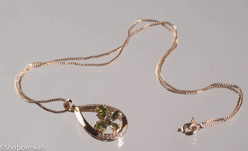Green leaf necklace
