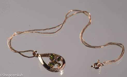 Green leaf necklace